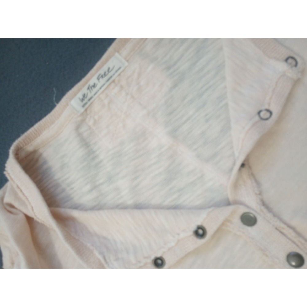 WE THE FREE Top XS FREE PEOPLE Phoebe Henley Burnout Raw Hems Cream Thumbholes - Picture 12 of 12